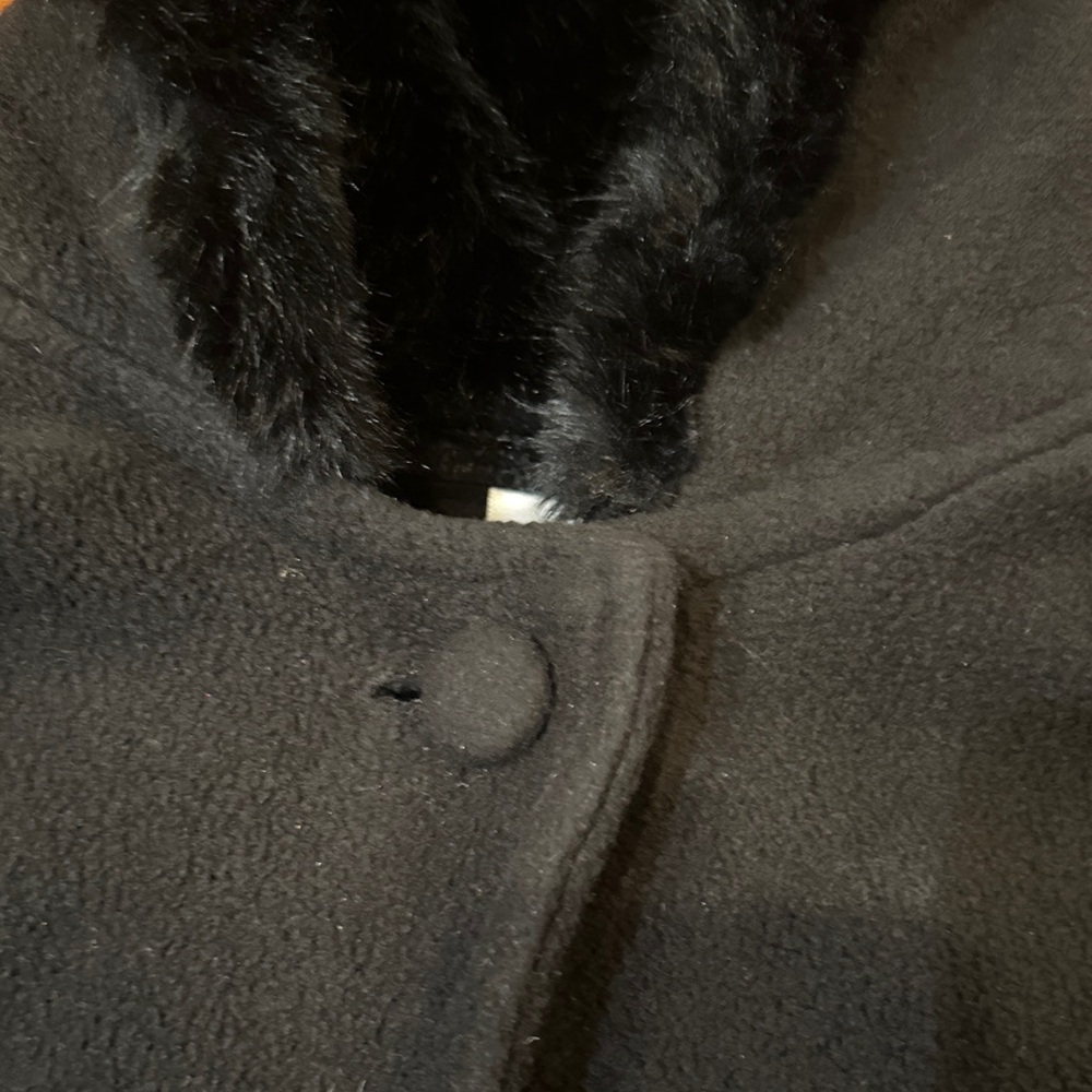 Liz Claiborne Black Cape with Fur Trim - Picture 4 of 5